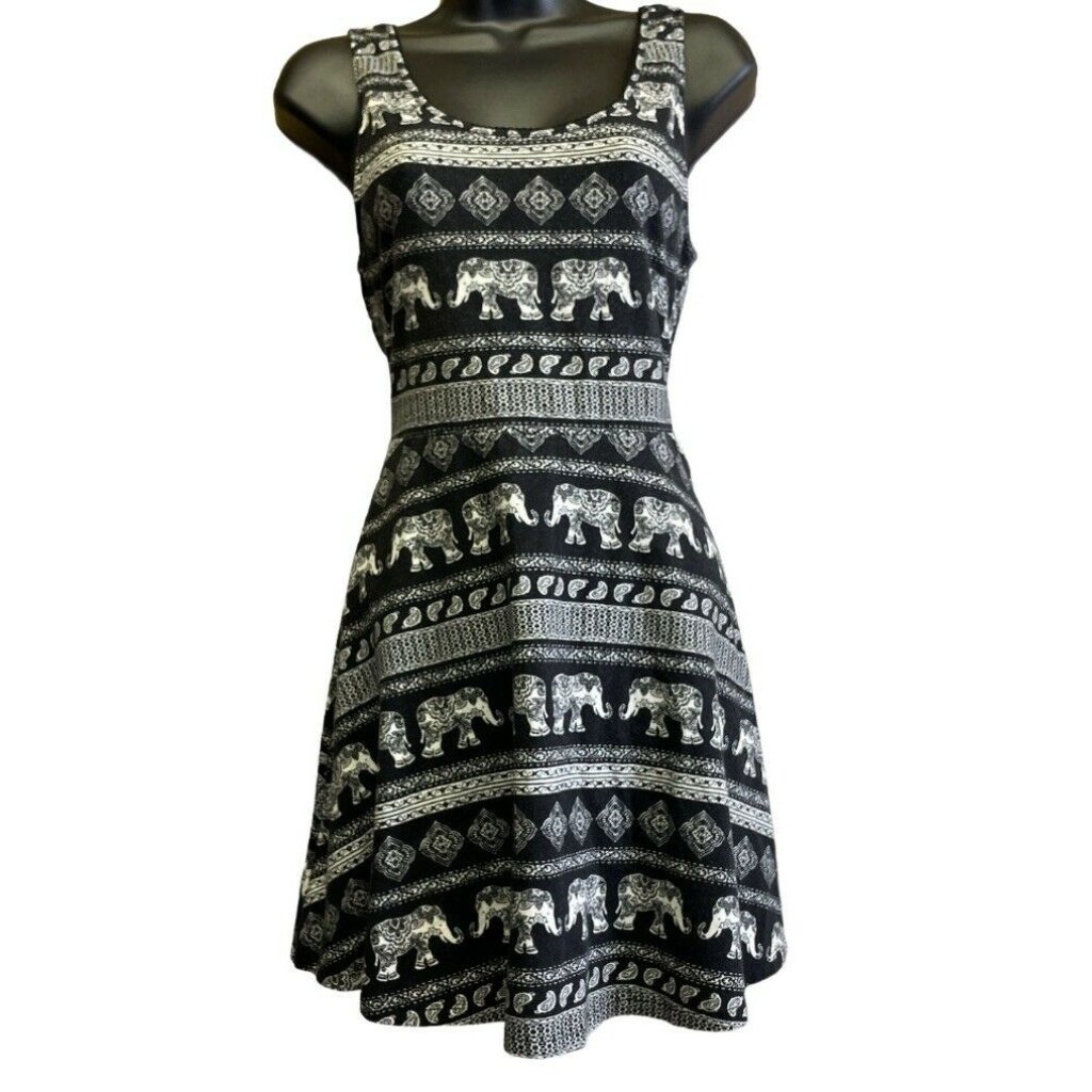 Forever 21 Dress Elephant Sundress Black And White Sleeveless Medium Super Cute